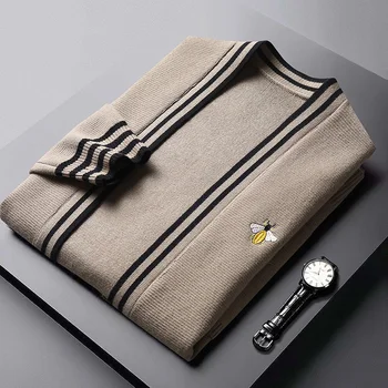 Высококачественный мужской кардиган-свитер для весенне-осеннего досуга 2024 года Корейская версия трендовой верхней одежды с вышивкой little bee