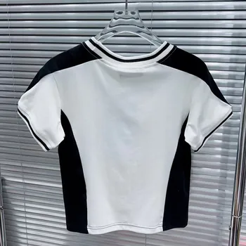 Черно-белая контрастная эластичная футболка с коротким рукавом
