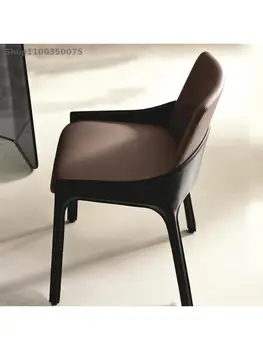 Изготовленный на заказ обеденный стул с подлокотниками из кожи под скандинавское седло, модель Итальянского минималистичного стула для столовой, Дизайнерский офис продаж Изготовленный на заказ обеденный стул с подлокотниками из кожи под скандинавское седло, модель Итальянского минималистичного стула для столовой, Дизайнерский офис продаж 0