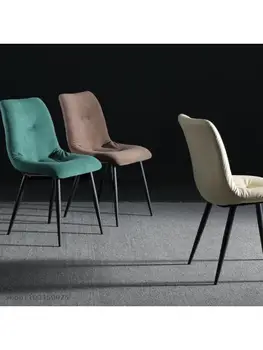 Итальянский минималистичный обеденный стул Домашний Современный минималистичный Кожаный дизайнерский креативный скандинавский светильник Роскошная модель тканевого кресла для гостиной